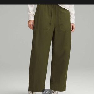 Lululemon athletica Olive Green Wide-Leg Pants lightweight Size 6